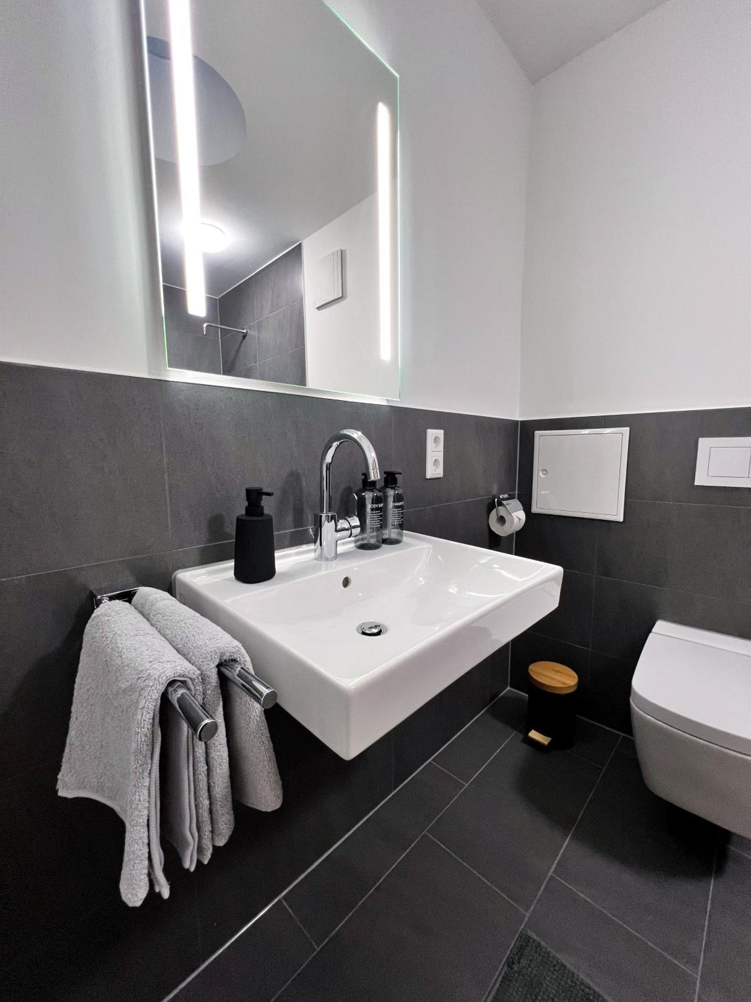 Zentrale Wohlfuehloase Mit Parkplatz Apartment Osnabrück Екстериор снимка
